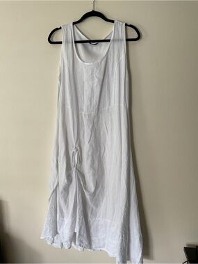 Bella Amore White Linen Scoop Neck Tank